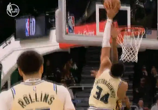 开云体育下载入口-字母强攻奥孔古左手隔扣砍下20分，雄鹿末节还落后老鹰12分