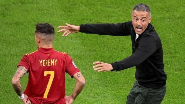 开云体育登录入口-恩里克：加维像在自家后院踢球 9号问题已得到解决