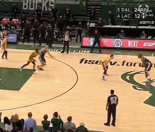 开云体育下载入口-米德尔顿准绝杀的背后，是雄鹿三巨头的各司其职