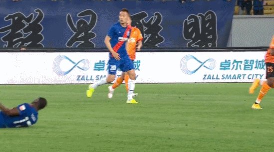 开云官方app入口-首红！赵宏略“废人式”飞踹巴索戈 中超新恶人诞生？