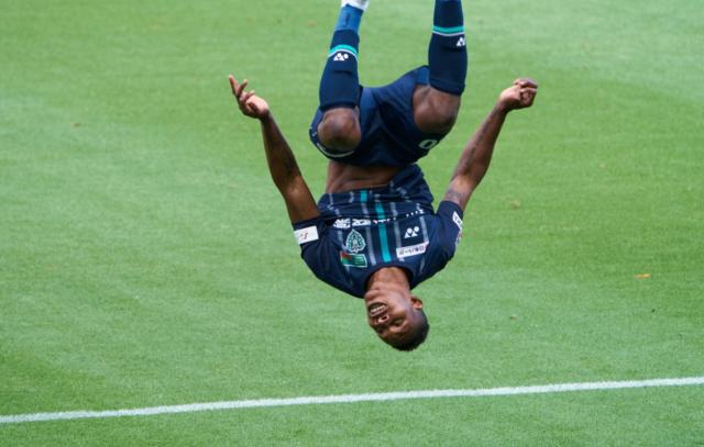 开云体育下载-Made In CSL①中超神锋初到日本被称姆博马再现